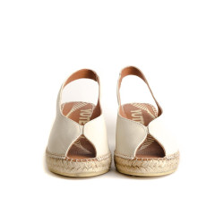 2200